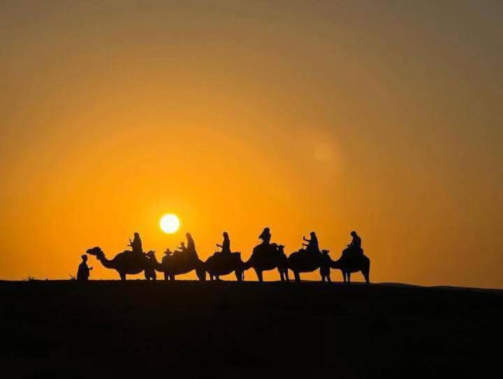 ホテル Bivouac Camel Trips メルズーガ エクステリア 写真