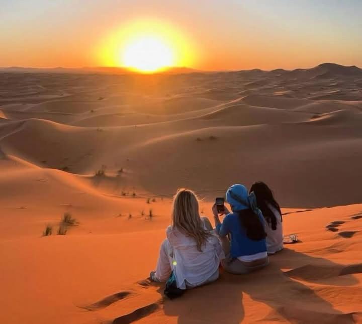 ホテル Bivouac Camel Trips メルズーガ エクステリア 写真