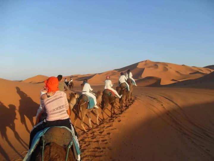 ホテル Bivouac Camel Trips メルズーガ エクステリア 写真