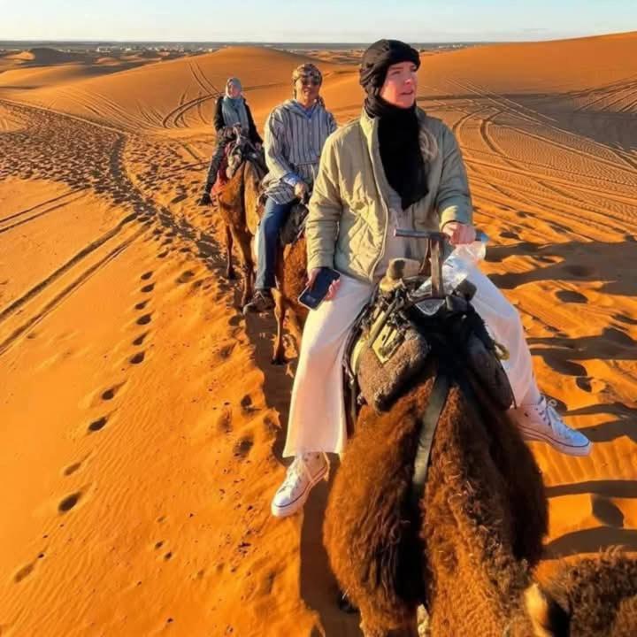 ホテル Bivouac Camel Trips メルズーガ エクステリア 写真