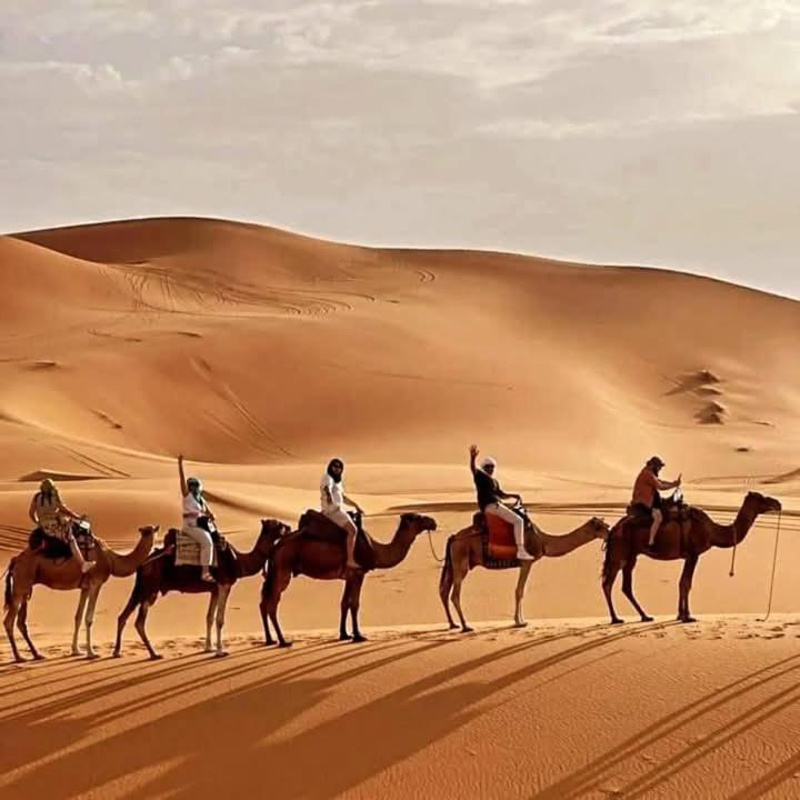 ホテル Bivouac Camel Trips メルズーガ エクステリア 写真